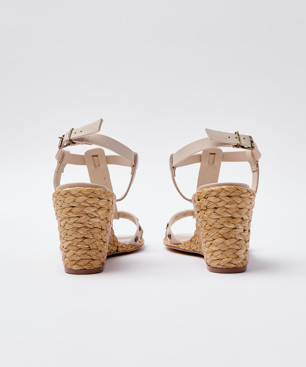 SANDALIA ANABELA TIRA TACHAS - OFF WHITE