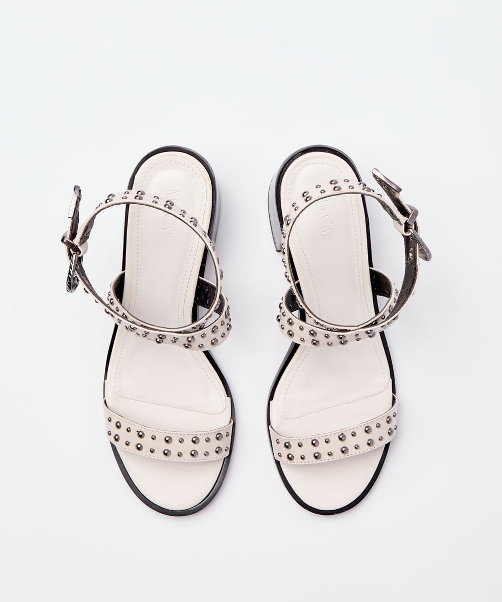 SANDÁLIA SALTO BAIXO COURO TACHAS - OFF WHITE