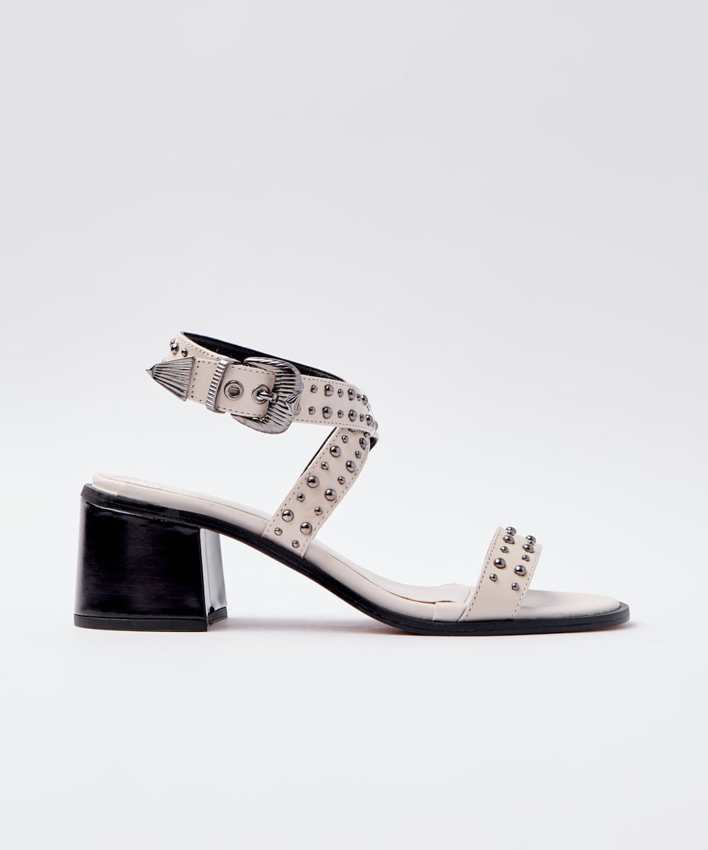 SANDÁLIA SALTO BAIXO COURO TACHAS - OFF WHITE