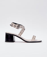 SANDÁLIA SALTO BAIXO COURO TACHAS - OFF WHITE