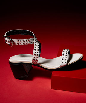 SANDÁLIA SALTO BAIXO COURO TACHAS - OFF WHITE