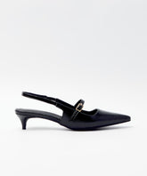 SCARPIN BICO FINO DETALHE FIVELA - PRETO