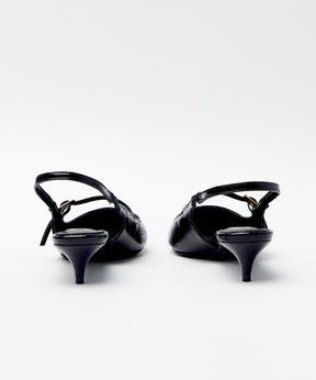 SCARPIN BICO FINO DETALHE FIVELA - PRETO